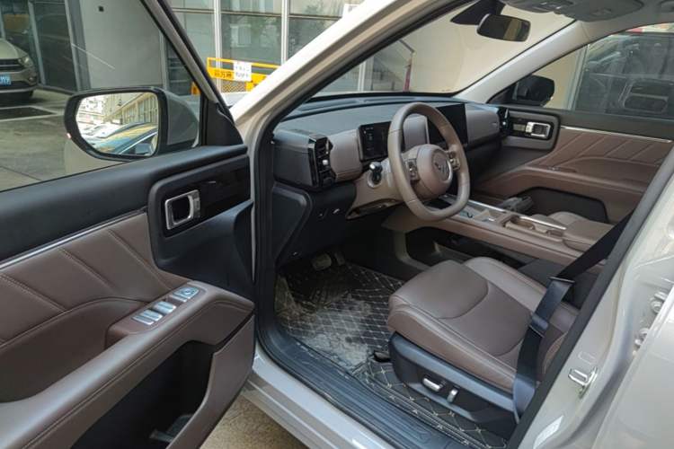Used Wuling Xingguang 560 New Energy 2026 Model, Plug-in Hybrid, 125 km, Luxury Version Driver Seat