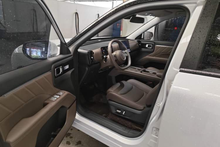 Used Wuling Xingguang 560 New Energy 2026 Model, Plug-in Hybrid, 125 km, Luxury Version Driver Seat