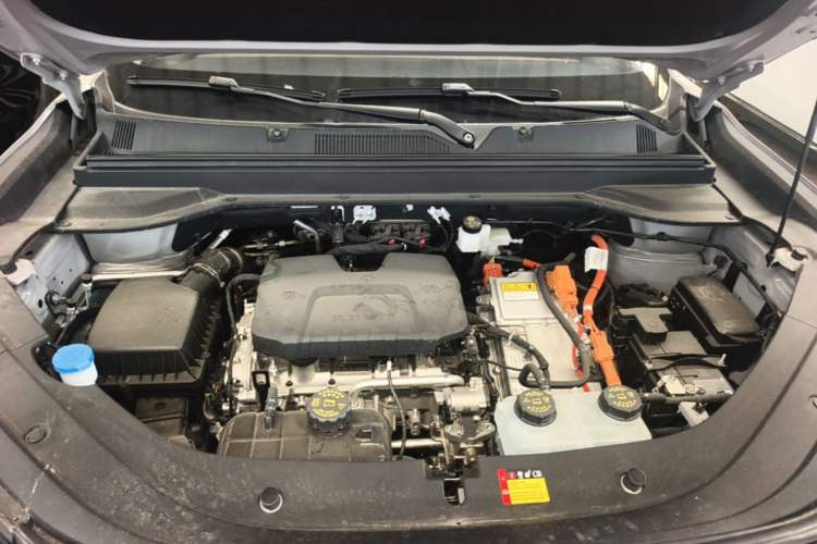 Used Wuling Xingguang 560 New Energy 2026 Model, Plug-in Hybrid, 125 km, Luxury Version Engine Bay