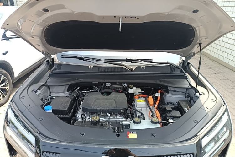 Used Wuling Xingguang 560 New Energy 2026 Model, Plug-in Hybrid, 125 km, Luxury Version Engine Bay