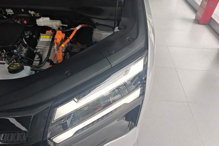 Used Wuling Xingguang 560 New Energy 2026 Model, Plug-in Hybrid, 125 km, Luxury Version Engine Bay Left