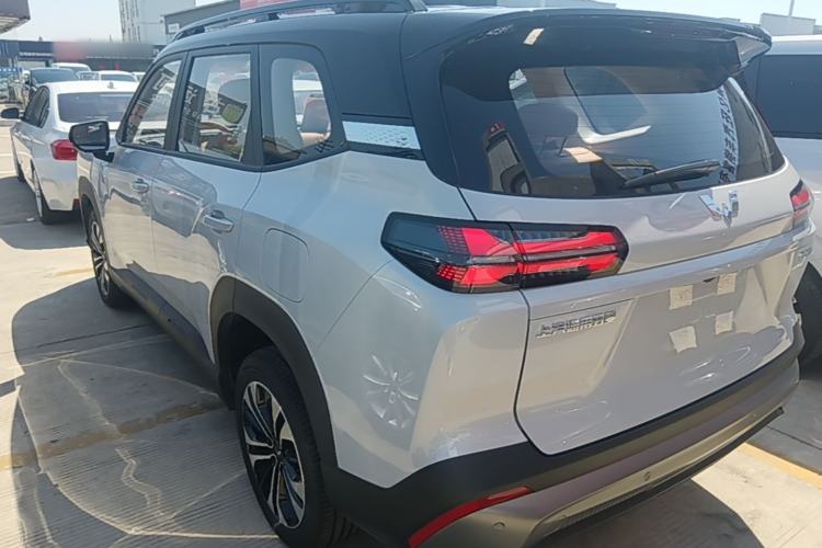 Used Wuling Xingguang 560 New Energy 2026 Model, Plug-in Hybrid, 125 km, Luxury Version Exterior 2