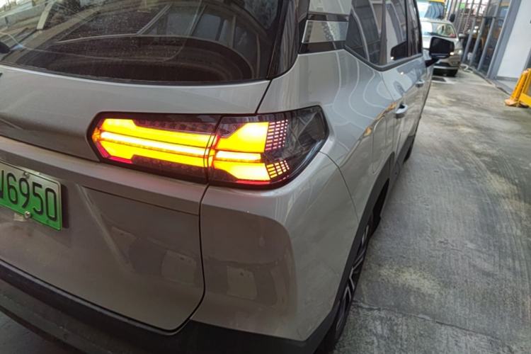 Used Wuling Xingguang 560 New Energy 2026 Model, Plug-in Hybrid, 125 km, Luxury Version Exterior 3