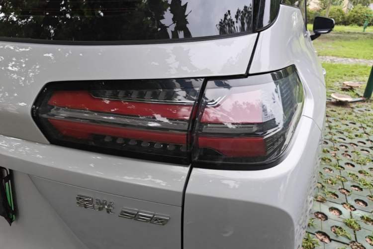 Used Wuling Xingguang 560 New Energy 2026 Model, Plug-in Hybrid, 125 km, Luxury Version Exterior 3
