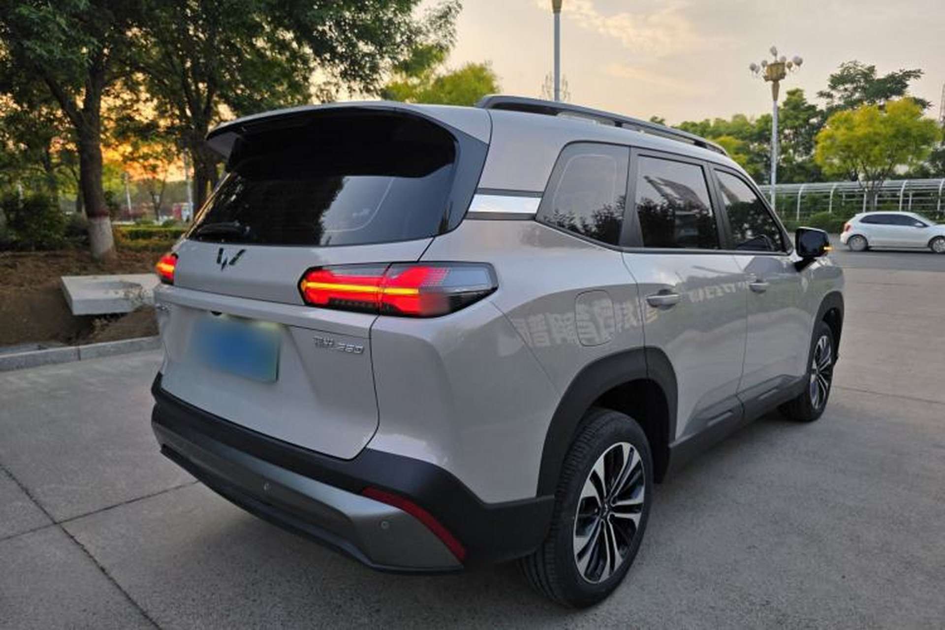 Used Wuling Xingguang 560 New Energy 2026 Model, Plug-in Hybrid, 125 km, Luxury Version Exterior 3