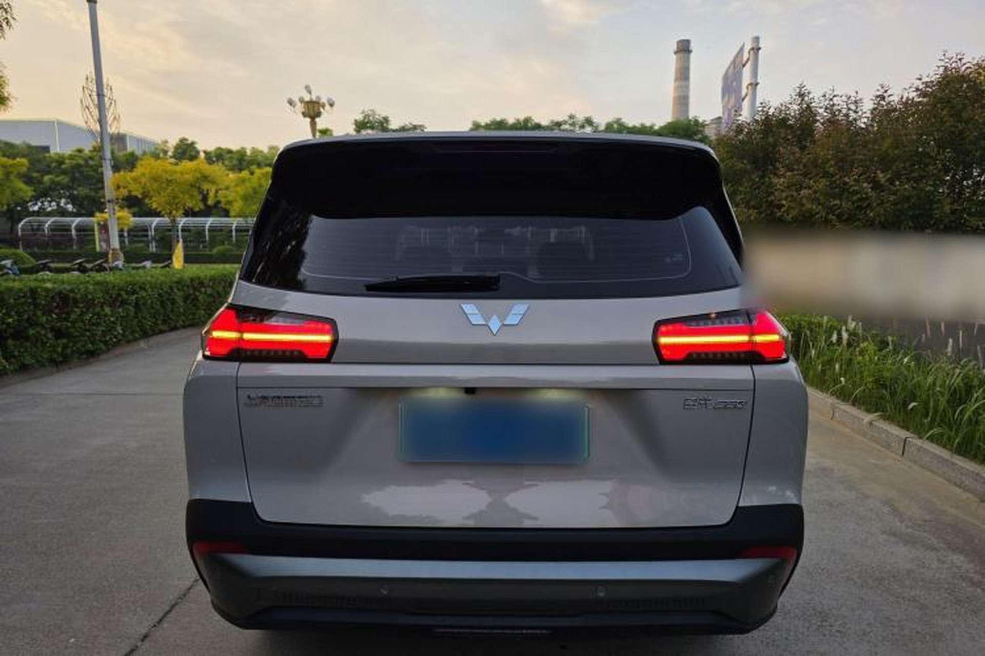 Used Wuling Xingguang 560 New Energy 2026 Model, Plug-in Hybrid, 125 km, Luxury Version Exterior 4