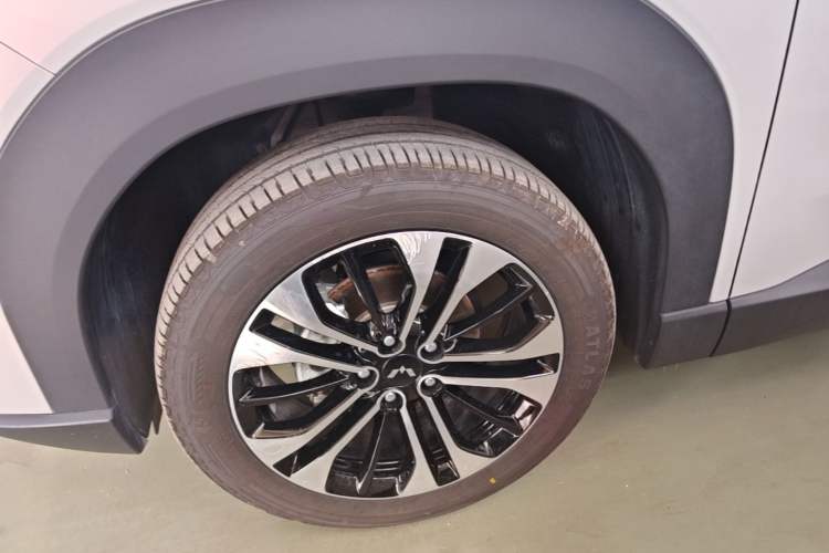 Used Wuling Xingguang 560 New Energy 2026 Model, Plug-in Hybrid, 125 km, Luxury Version Exterior 4