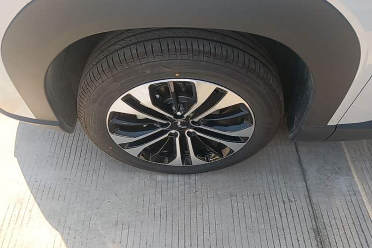 Used Wuling Xingguang 560 New Energy 2026 Model, Plug-in Hybrid, 125 km, Luxury Version Exterior 4