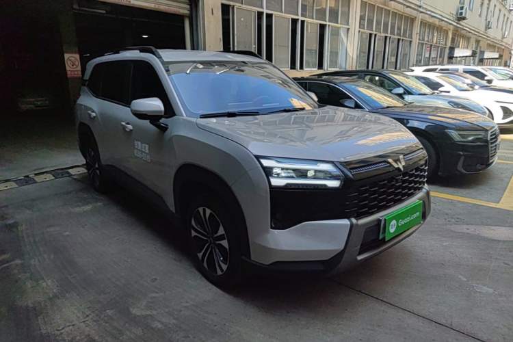 Used Wuling Xingguang 560 New Energy 2026 Model, Plug-in Hybrid, 125 km, Luxury Version Front Right 45 Deg
