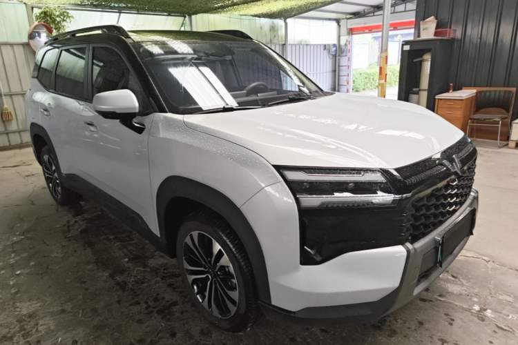 Used Wuling Xingguang 560 New Energy 2026 Model, Plug-in Hybrid, 125 km, Luxury Version Front Right 45 Deg