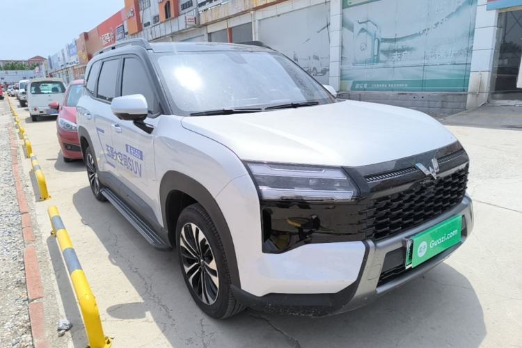 Used Wuling Xingguang 560 New Energy 2026 Model, Plug-in Hybrid, 125 km, Luxury Version Front Right 45 Deg