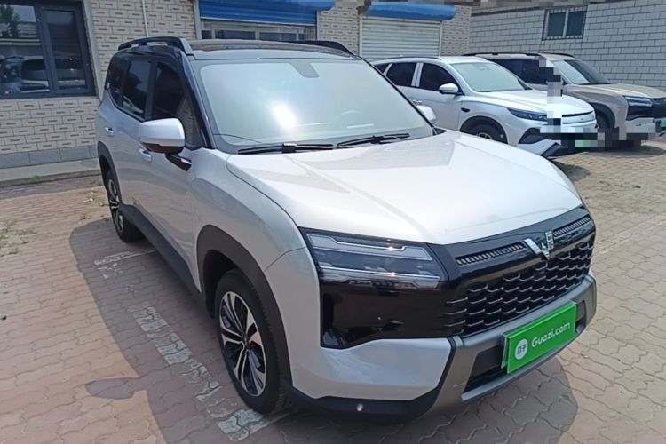 Used Wuling Xingguang 560 New Energy 2026 Model, Plug-in Hybrid, 125 km, Luxury Version Front Right 45 Deg