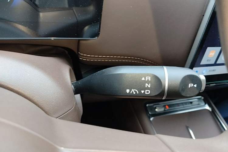 Used Wuling Xingguang 560 New Energy 2026 Model, Pure Electric, 500 km, Luxury Version Gear Lever