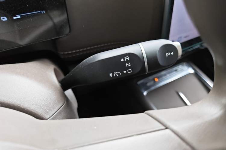 Used Wuling Xingguang 560 New Energy 2026 Model, Plug-in Hybrid, 125 km, Luxury Version Gear Lever