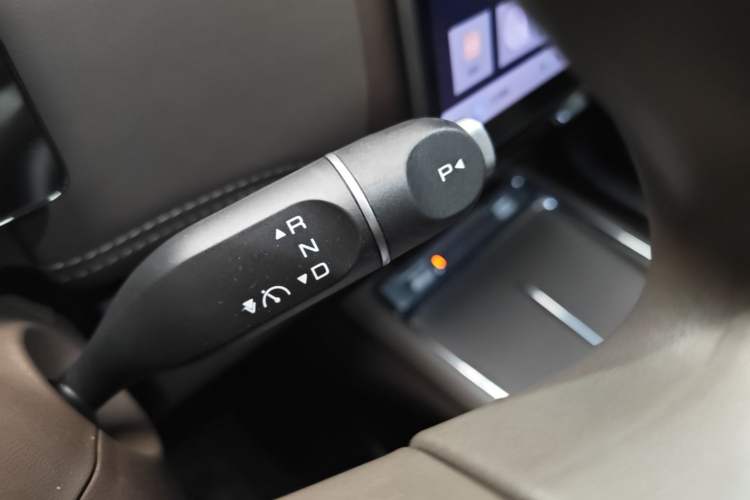 Used Wuling Xingguang 560 New Energy 2026 Model, Plug-in Hybrid, 125 km, Luxury Version Gear Lever