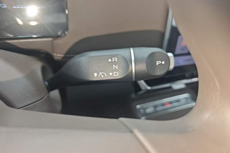 Used Wuling Xingguang 560 New Energy 2026 Model, Plug-in Hybrid, 125 km, Luxury Version Gear Lever
