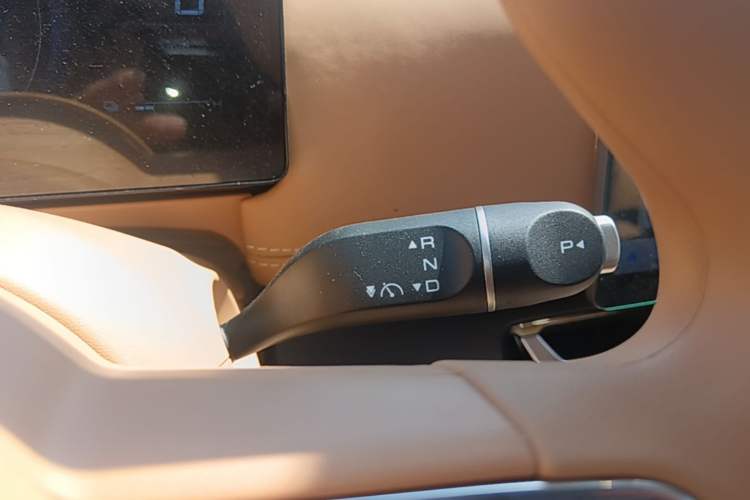 Used Wuling Xingguang 560 New Energy 2026 Model, Plug-in Hybrid, 125 km, Luxury Version Gear Lever