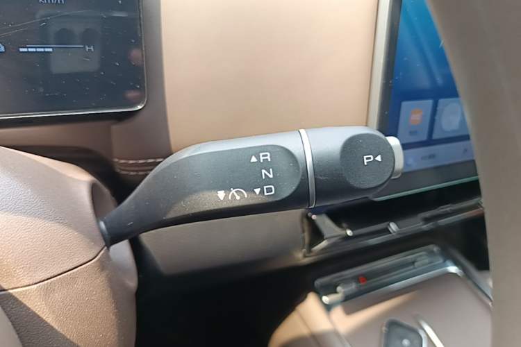Used Wuling Xingguang 560 New Energy 2026 Model, Plug-in Hybrid, 125 km, Luxury Version Gear Lever