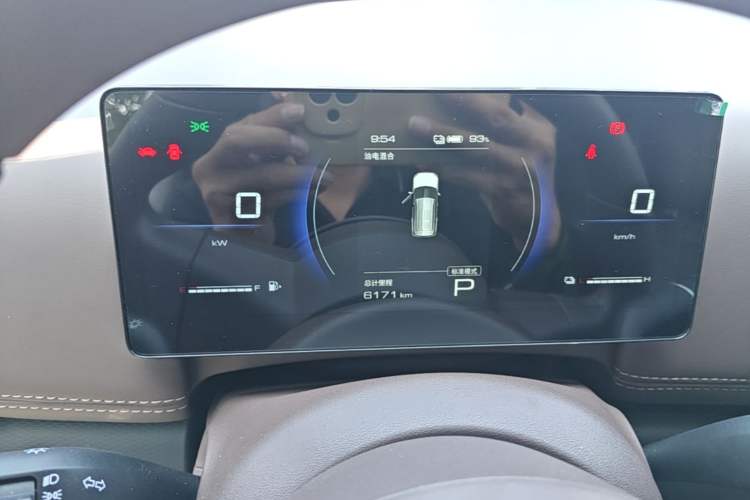 Used Wuling Xingguang 560 New Energy 2026 Model, Plug-in Hybrid, 125 km, Luxury Version Instrument Cluster