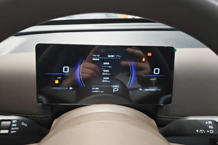 Used Wuling Xingguang 560 New Energy 2026 Model, Plug-in Hybrid, 125 km, Luxury Version Instrument Cluster
