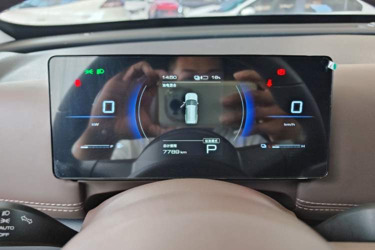 Used Wuling Xingguang 560 New Energy 2026 Model, Plug-in Hybrid, 125 km, Luxury Version Instrument Cluster