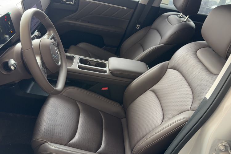 Used Wuling Xingguang 560 New Energy 2026 Model, Plug-in Hybrid, 125 km, Luxury Version Interior 1