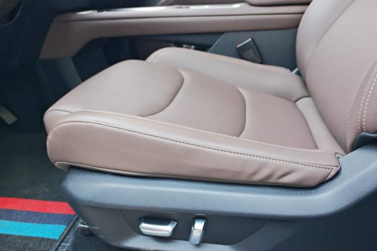 Used Wuling Xingguang 560 New Energy 2026 Model, Plug-in Hybrid, 125 km, Luxury Version Interior 4