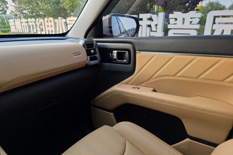 Used Wuling Xingguang 560 New Energy 2026 Model, Plug-in Hybrid, 125 km, Luxury Version Interior 4