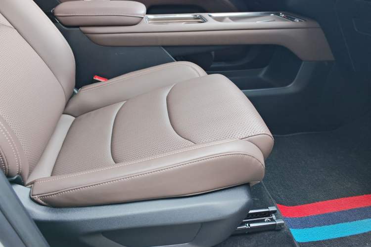 Used Wuling Xingguang 560 New Energy 2026 Model, Plug-in Hybrid, 125 km, Luxury Version Interior 8