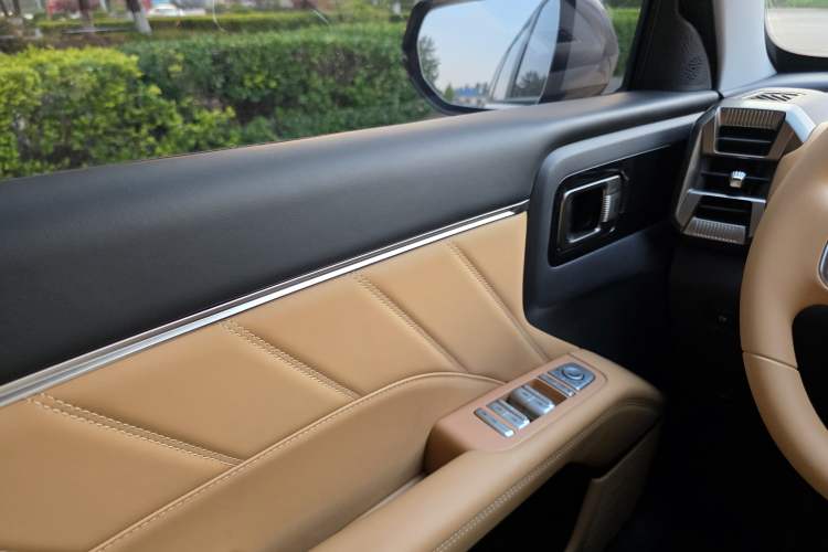 Used Wuling Xingguang 560 New Energy 2026 Model, Plug-in Hybrid, 125 km, Luxury Version Interior 8