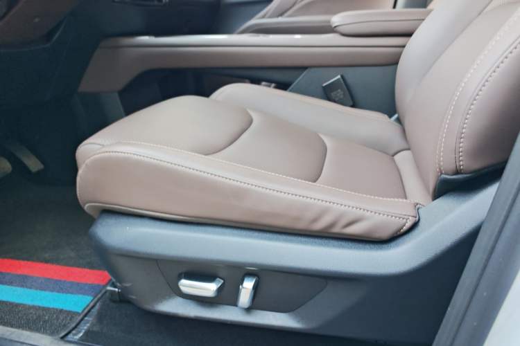 Used Wuling Xingguang 560 New Energy 2026 Model, Plug-in Hybrid, 125 km, Luxury Version Interior 9