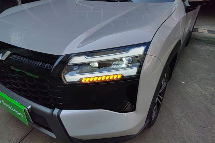 Used Wuling Xingguang 560 New Energy 2026 Model, Plug-in Hybrid, 125 km, Luxury Version Left Front Headlight