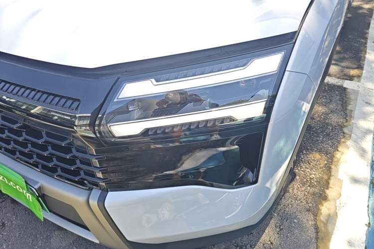 Used Wuling Xingguang 560 New Energy 2026 Model, Plug-in Hybrid, 125 km, Luxury Version Left Front Headlight