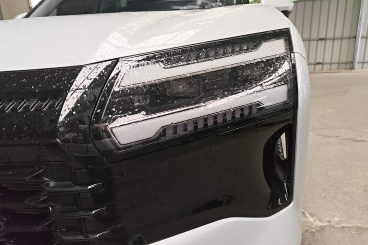 Used Wuling Xingguang 560 New Energy 2026 Model, Plug-in Hybrid, 125 km, Luxury Version Left Front Headlight