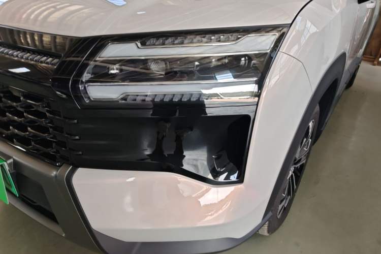 Used Wuling Xingguang 560 New Energy 2026 Model, Plug-in Hybrid, 125 km, Luxury Version Left Front Headlight