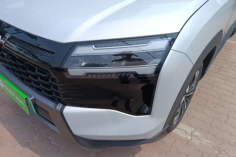 Used Wuling Xingguang 560 New Energy 2026 Model, Plug-in Hybrid, 125 km, Luxury Version Left Front Headlight