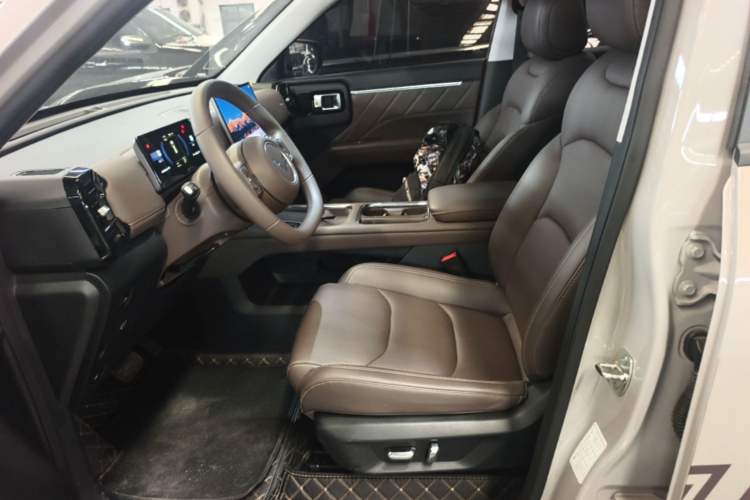 Used Wuling Xingguang 560 New Energy 2026 Model, Plug-in Hybrid, 125 km, Luxury Version Left Front Seat