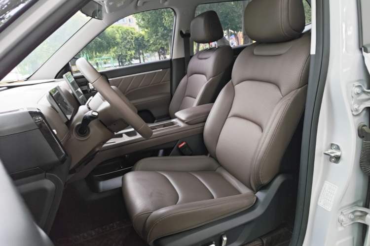 Used Wuling Xingguang 560 New Energy 2026 Model, Plug-in Hybrid, 125 km, Luxury Version Left Front Seat