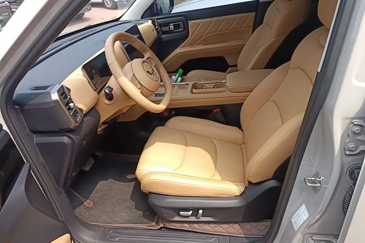 Used Wuling Xingguang 560 New Energy 2026 Model, Plug-in Hybrid, 125 km, Luxury Version Left Front Seat