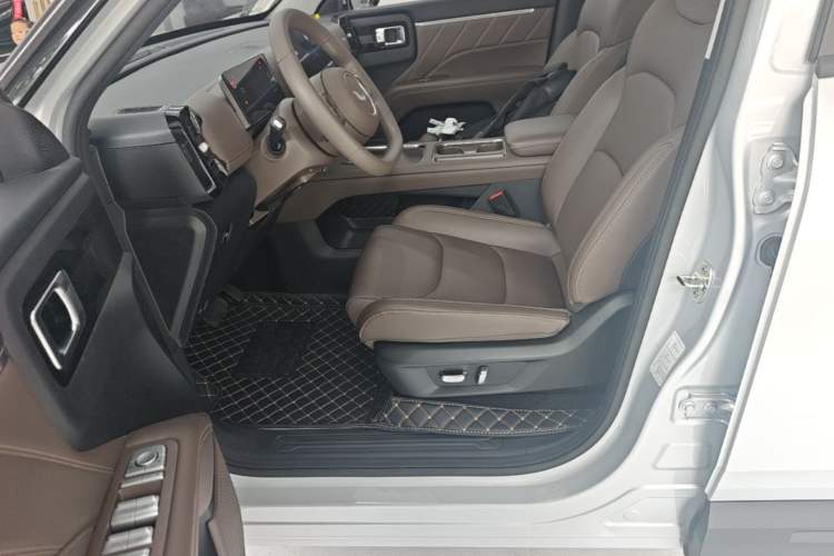 Used Wuling Xingguang 560 New Energy 2026 Model, Plug-in Hybrid, 125 km, Luxury Version Left Front Seat