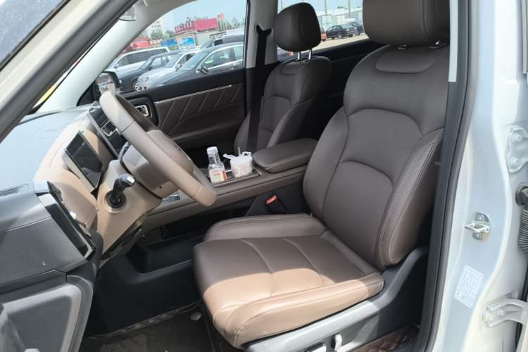 Used Wuling Xingguang 560 New Energy 2026 Model, Plug-in Hybrid, 125 km, Luxury Version Left Front Seat