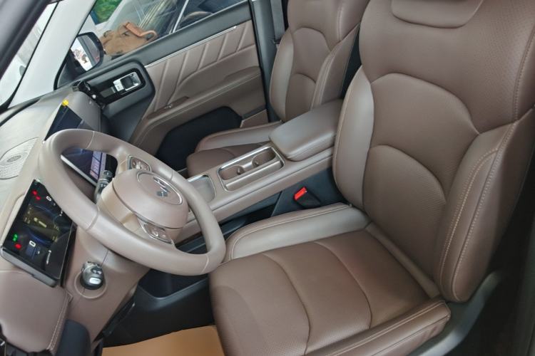 Used Wuling Xingguang 560 New Energy 2026 Model, Plug-in Hybrid, 125 km, Luxury Version Left Front Seat
