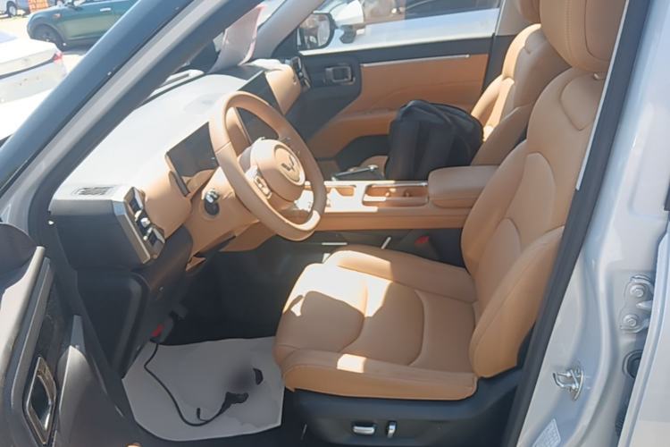 Used Wuling Xingguang 560 New Energy 2026 Model, Plug-in Hybrid, 125 km, Luxury Version Left Front Seat