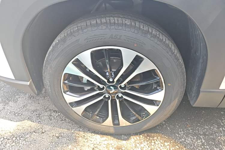 Used Wuling Xingguang 560 New Energy 2026 Model, Plug-in Hybrid, 125 km, Luxury Version Left Front Wheel Hub