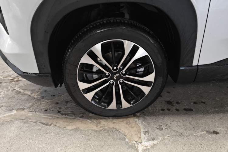 Used Wuling Xingguang 560 New Energy 2026 Model, Plug-in Hybrid, 125 km, Luxury Version Left Front Wheel Hub
