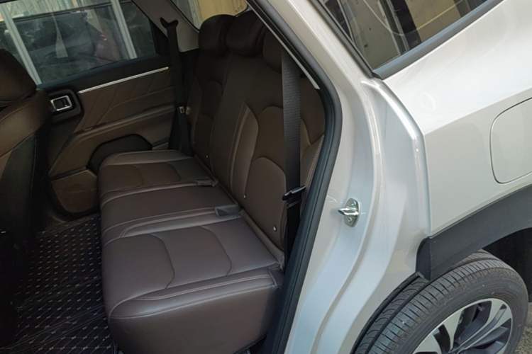Used Wuling Xingguang 560 New Energy 2026 Model, Plug-in Hybrid, 125 km, Luxury Version Left Rear Seat