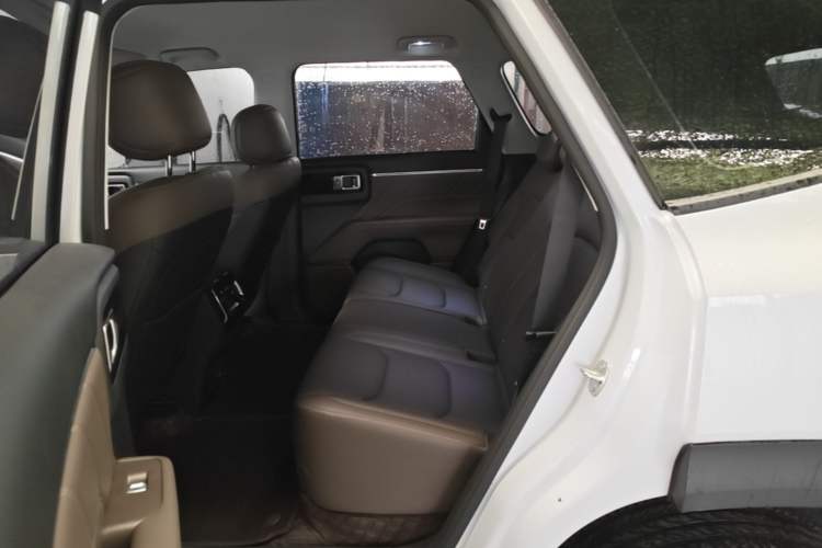 Used Wuling Xingguang 560 New Energy 2026 Model, Plug-in Hybrid, 125 km, Luxury Version Left Rear Seat