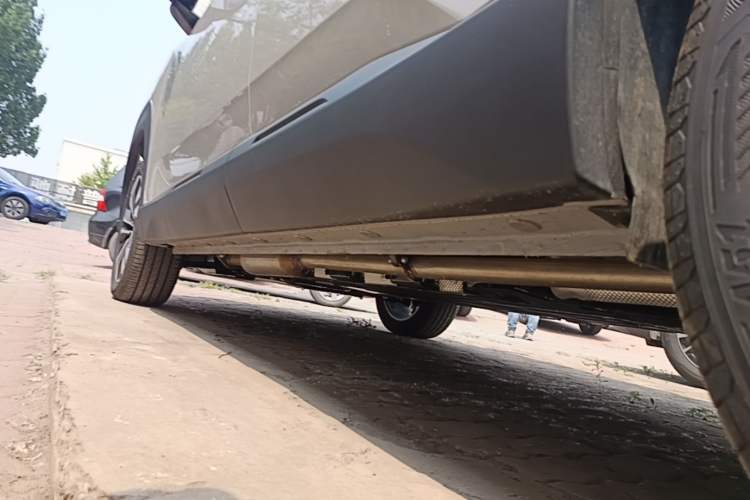 Used Wuling Xingguang 560 New Energy 2026 Model, Plug-in Hybrid, 125 km, Luxury Version Left Side Sill