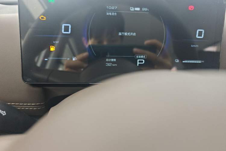 Used Wuling Xingguang 560 New Energy 2026 Model, Plug-in Hybrid, 125 km, Luxury Version Odometer Close Up