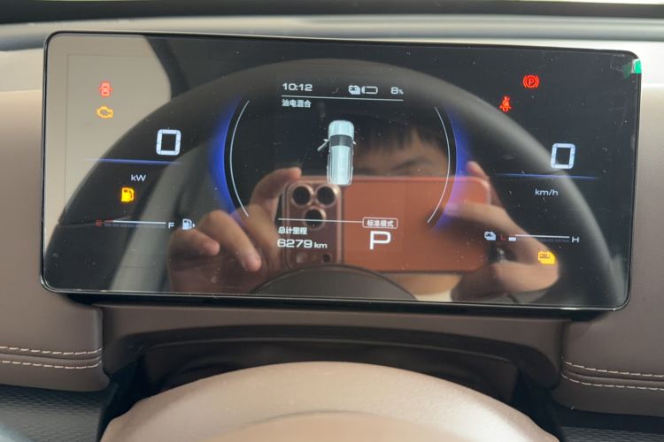 Used Wuling Xingguang 560 New Energy 2026 Model, Plug-in Hybrid, 125 km, Luxury Version Odometer Close Up